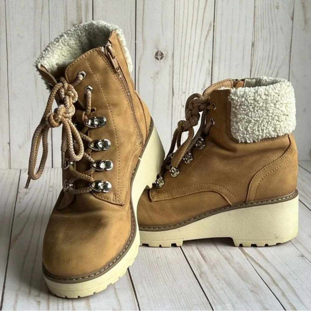 DV by DOLCE‎ VITA Cream & Tan Girls Ankle Boots Size 5